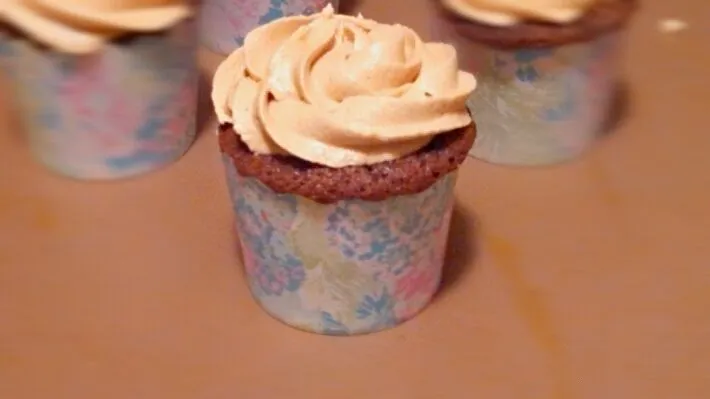 chocolate cupcakes with biscoff buttercream icing|Jenni Royceさん