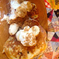 Banana pancake with banana and yoghurt toppings|mimihataさん