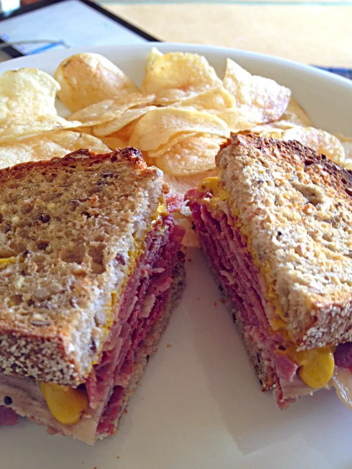 Corned beef (homemade) sandwich|lauren shannonさん