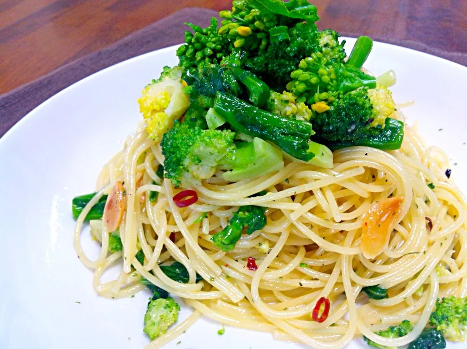 菜の花とブロッコリーのペペロン風de昼ご飯|りえさん