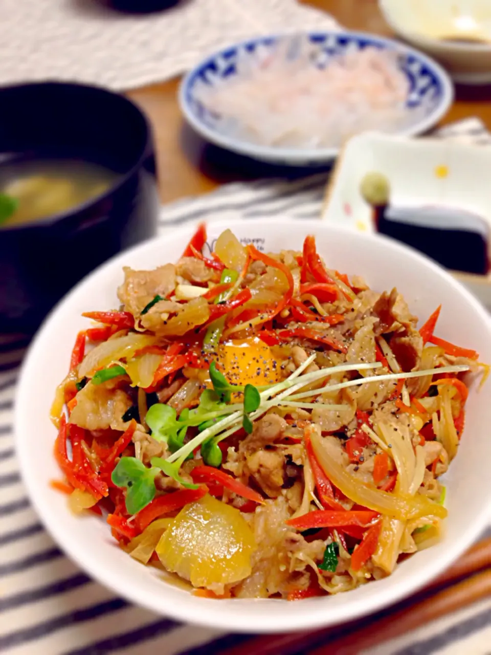 焼肉のタレで肉野菜炒め丼∗*ﾟ|hayuさん