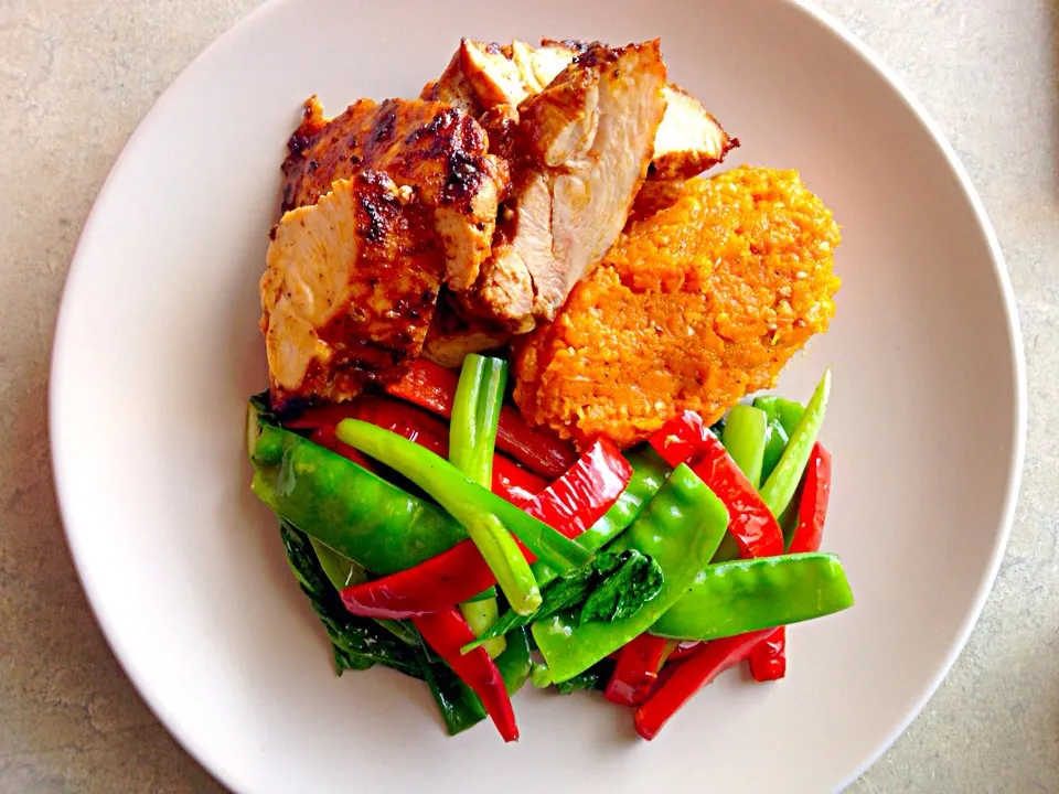 Snapdishの料理写真:Peri Peri Chicken, Carrot + Cumin purée, Snow Peas Capsicum Spring Onion and Pak Choy|Chrisy Hillさん