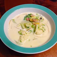 Snapdishの料理写真:White sauce w/ broccoli and cauliflower|mahyaさん