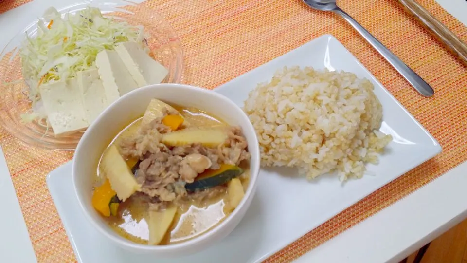 今日の夕食 レッドカレー(無印のキット)、豆腐サラダ|pinknari🐰🌈さん