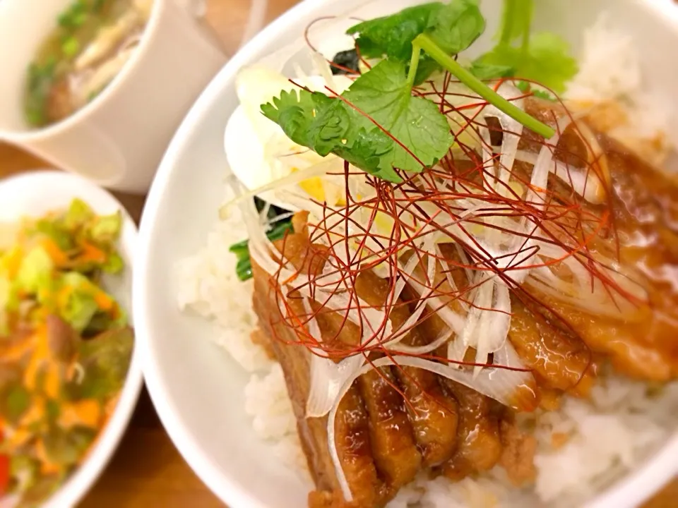 【本日の晩御飯】
ベトナム風 豚煮込みご飯。(ﾟдﾟ)ｳﾏｰ|JTKさん