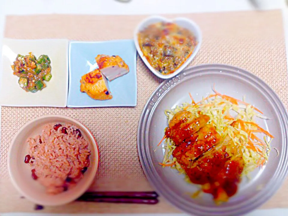 Snapdishの料理写真:鶏ももカレー照り焼き さつま揚げ 茄子挽き肉の味噌チーズ焼き おくらの梅おかか和え 赤飯|にゃろめさん