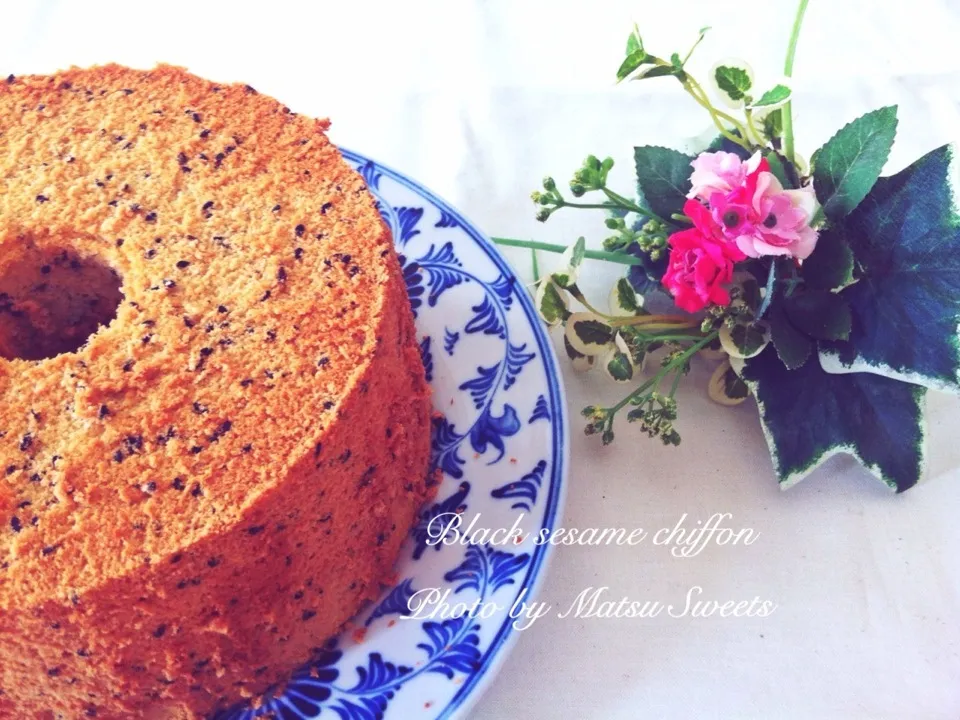 Black sesame chiffon cake|Matsu sweetsさん