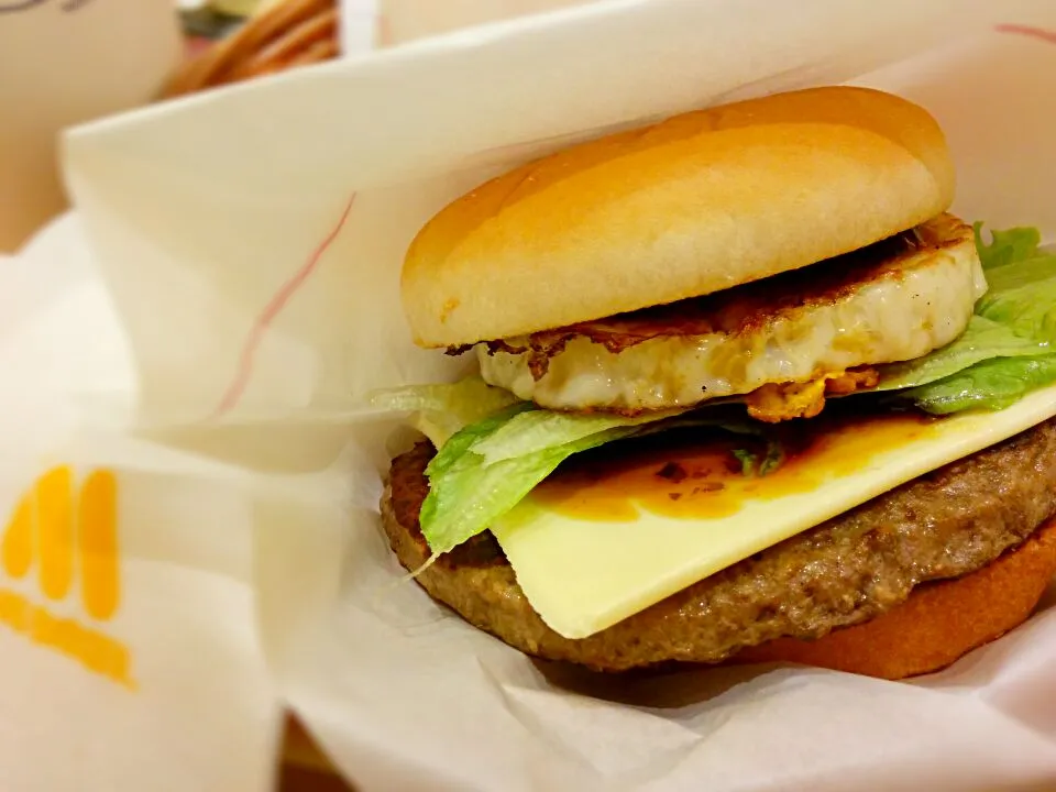 Snapdishの料理写真:mos burger wagyu beef|Ernさん