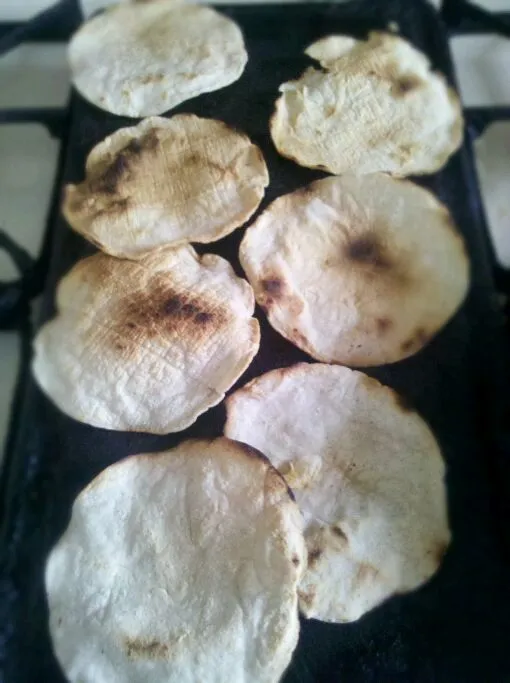 tostadas al comal|Javier Rdz.さん