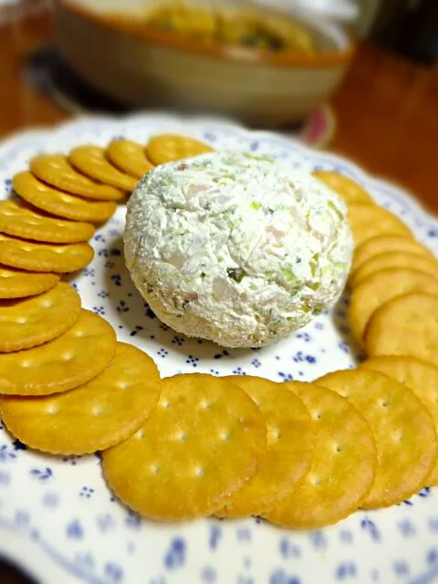 Snapdishの料理写真:party cheese ball 
チーズボール|chiecoさん