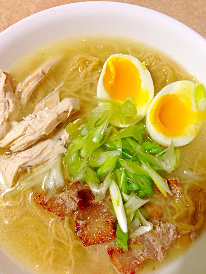 Snapdishの料理写真:Chicken & pork noodle soup homemade|iluvhelenaさん