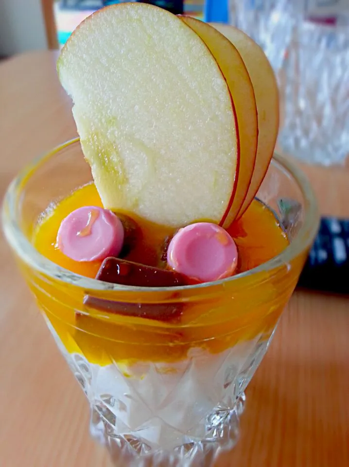 yogurt mix with mango syrup,slice apple & chocolates..|Vanz Gadierさん