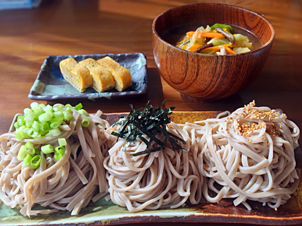 Snapdishの料理写真:⭐️ネギと鶏肉のつけ蕎麦 ⭐️あおさの卵焼き|よっちぃさん