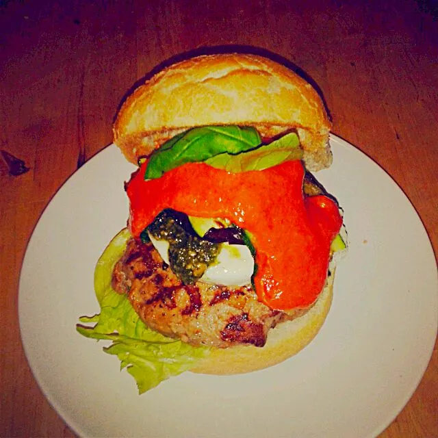 healthy burger. grilled veggies.mozarella.red sweet pepper saus.and pesto.mhh|Charlotte Walrantさん