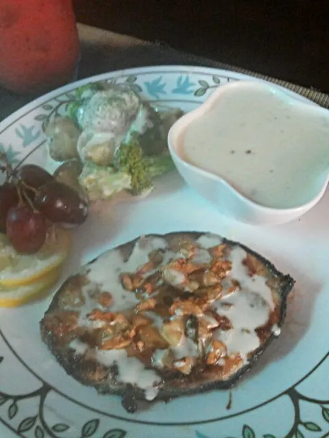 grilled tuna in white mushroom sauce|cynthia reyesさん