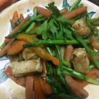 Snapdishの料理写真:stir fry baby carrots&asparagus w/ fresh tofu|cynthia reyesさん