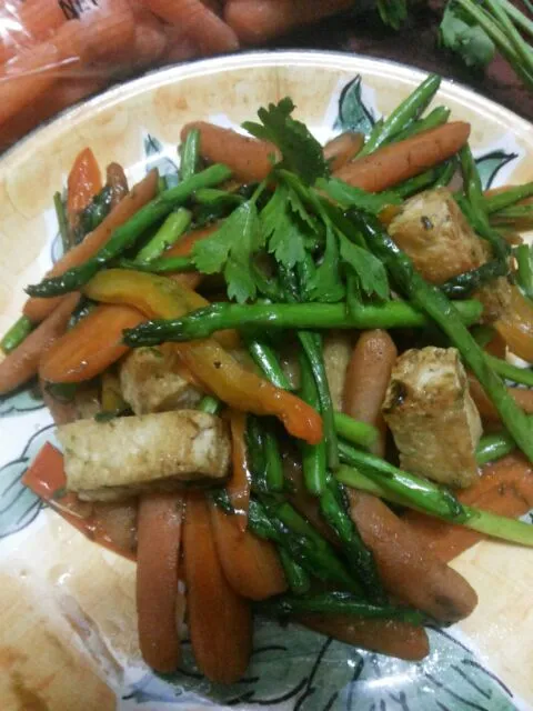 Snapdishの料理写真:stir fry baby carrots&asparagus w/ fresh tofu|cynthia reyesさん