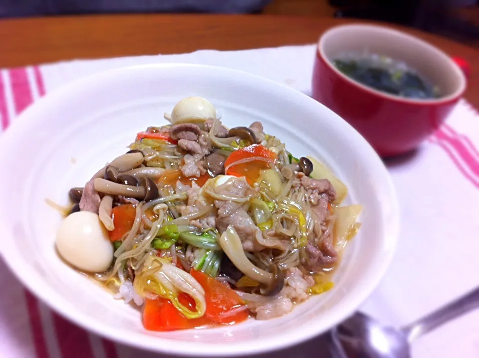 八宝菜丼、わかめと春雨のスープ|カナエさん