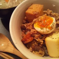 半熟玉子と厚揚げ鶏そぼろ丼|おここさん