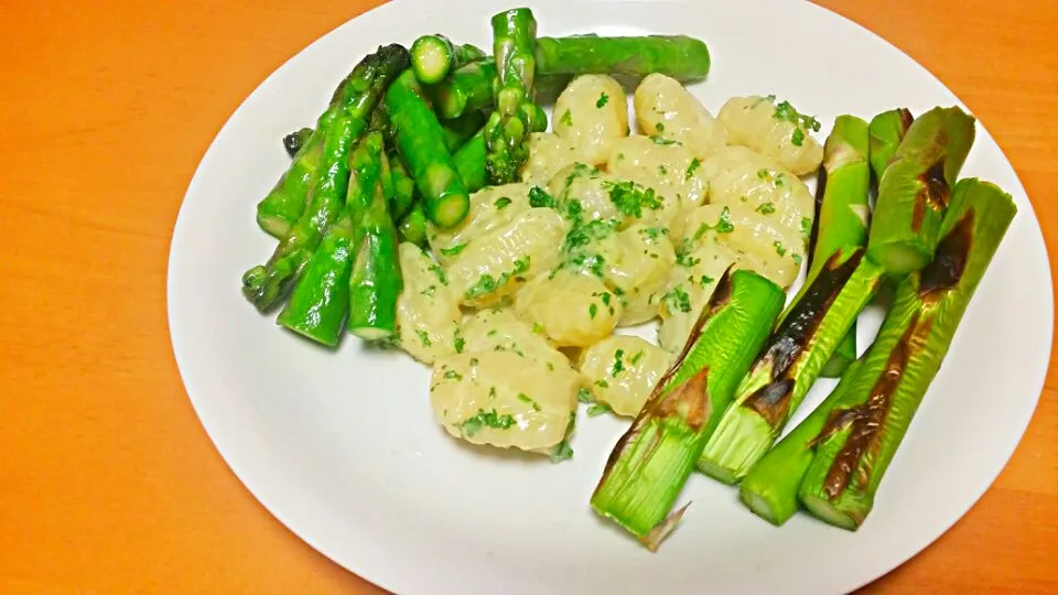 Gnocchi in Pesto Cheese Sauce with Asparagus cooked 2 ways|Ruel J. Saunarさん