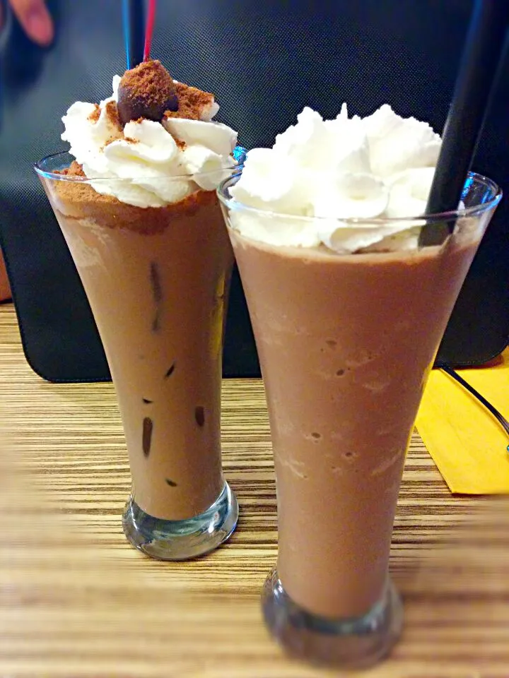 Snapdishの料理写真:Milo dinosaur float and ice blended chocolate.|Ernさん