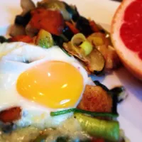 Baked Eggs with Sautéd Vegetables, White Wine and Gruyere Cheese.|Denise DeAcetisさん