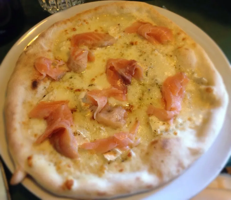 Snapdishの料理写真:Focaccia salmone e brie👍|Sara Derudiさん