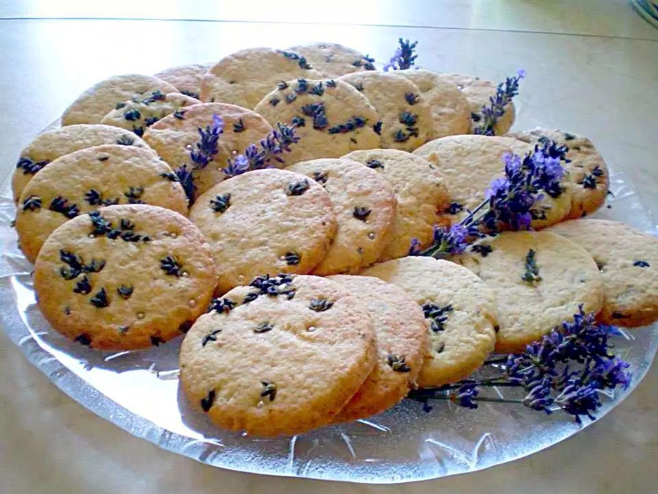 Snapdishの料理写真:biscotti con Lavanda|Joanna Rembarzさん