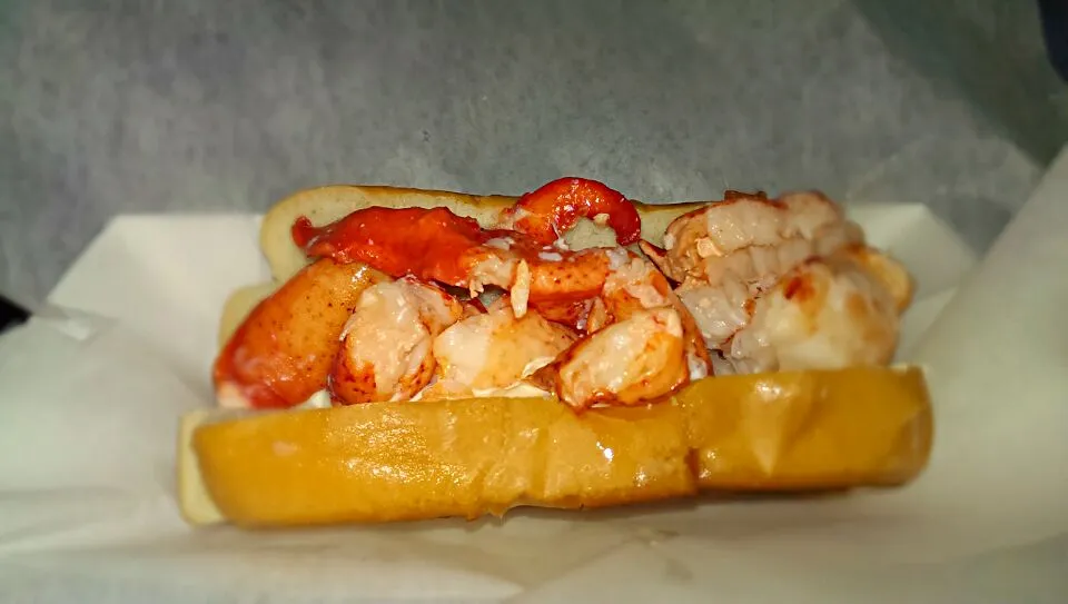 Snapdishの料理写真:Lobster Roll!|Chef Monica Bombergerさん