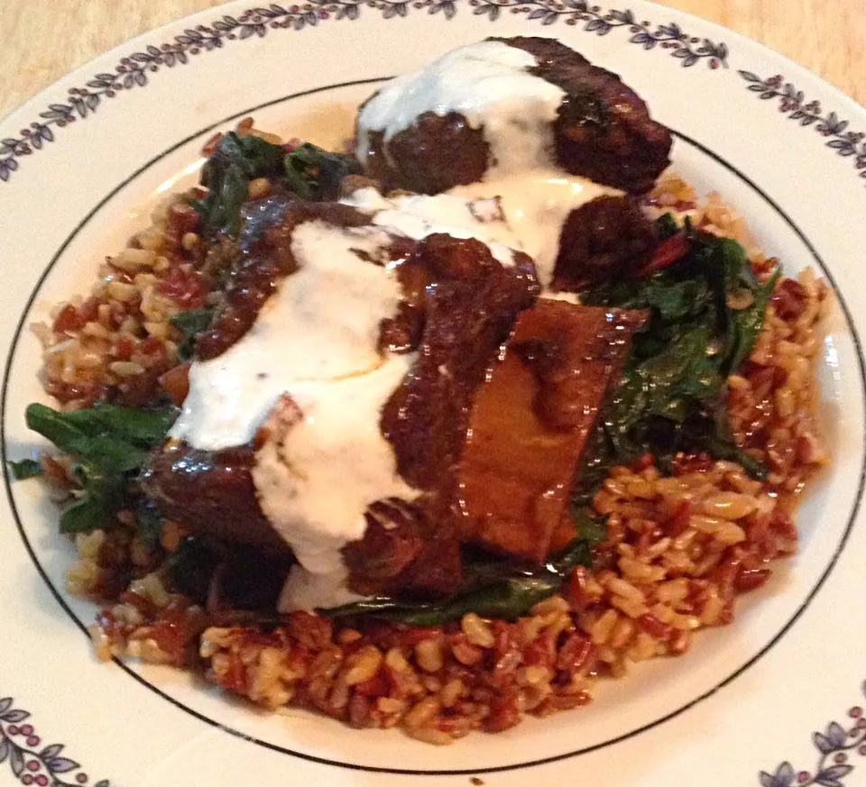 Snapdishの料理写真:Braised Short Ribs over Swiss Chard and Brown Rice|http://melissasmenu.wordpress.com/さん