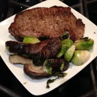 Snapdishの料理写真:Steak with kale & Brussel sprouts|Aliceさん