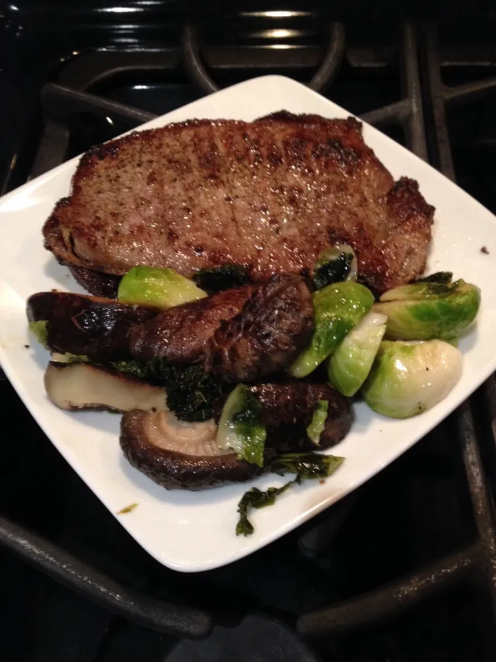 Steak with kale & Brussel sprouts|Aliceさん