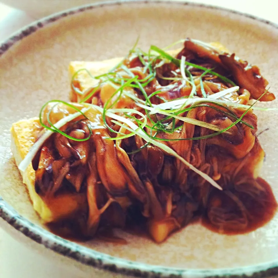 Snapdishの料理写真:Pan fried Tofu with mushroom ginger sauce|mamaeriさん