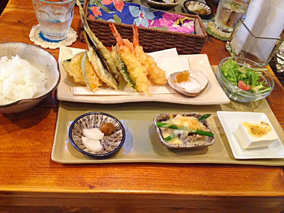 Snapdishの料理写真:ハチミツボタンでランチ|らむるんさん