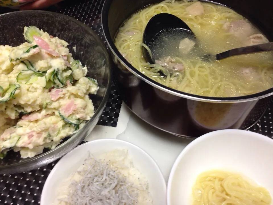 Snapdishの料理写真:鶏塩ラーメン☆ポテトサラダ|MEGUMIさん