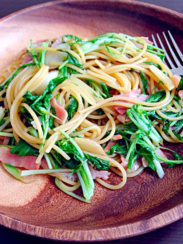 自家製水菜とにんにくベーコンの和風パスタ|わっちゃんさん