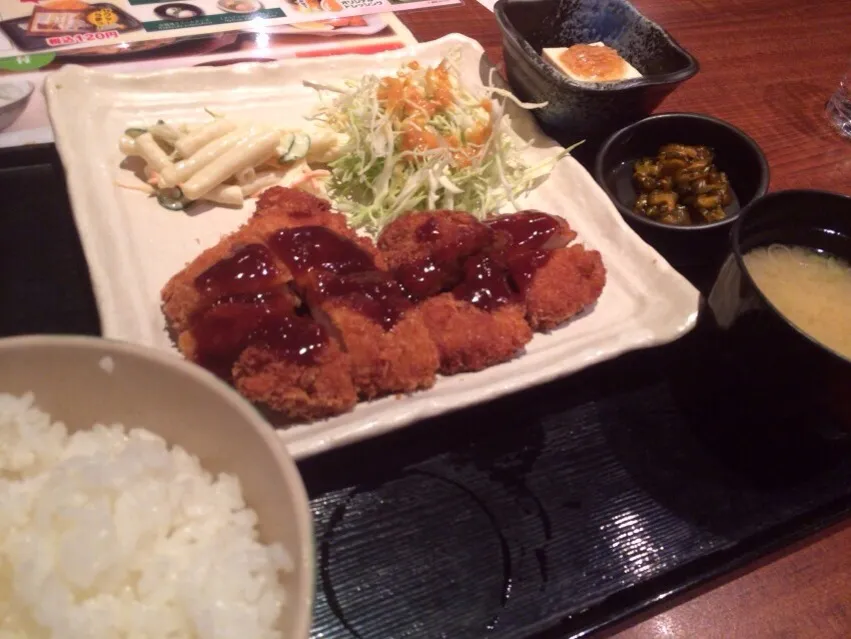 【日替ランチ】特製ソースのチキンカツ定食を頂きました。|momongatomoさん