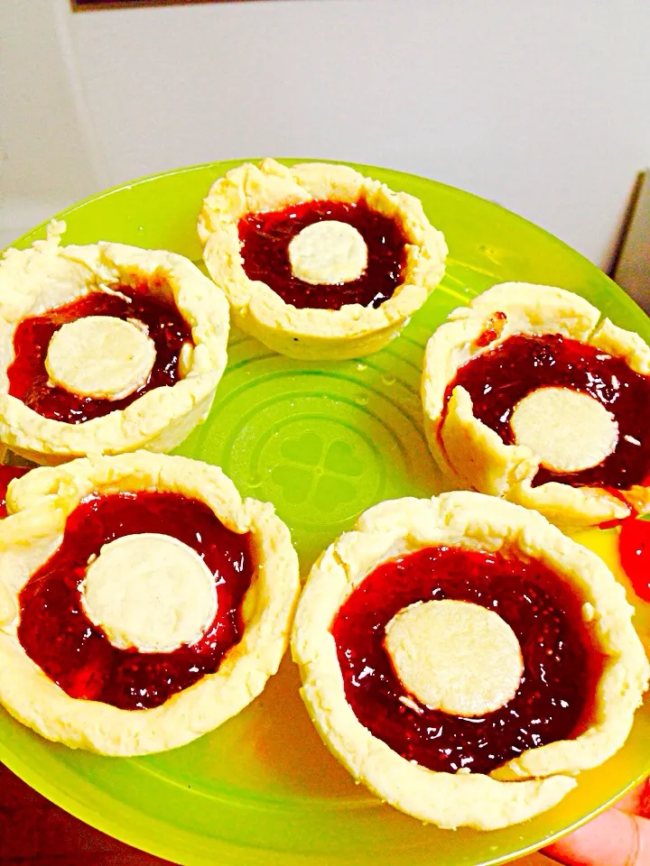 Snapdishの料理写真:Jam tarts|mariazadさん