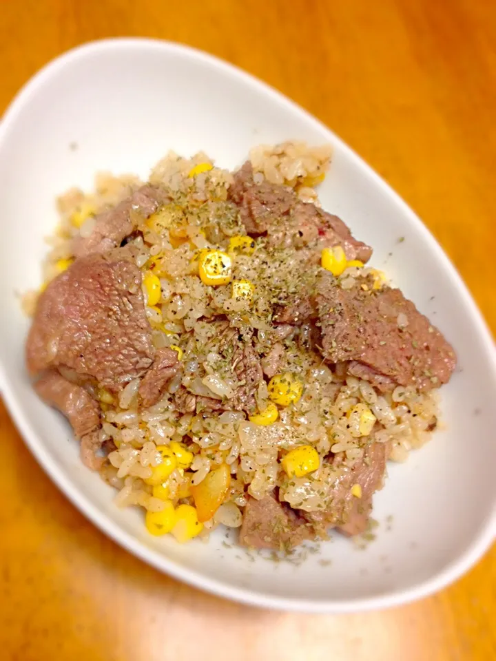 Snapdishの料理写真:ステーキガーリックライス（Beef & Garlic Rice）|さっくんさん