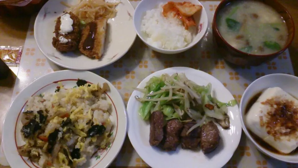 野菜炒め、カキフライ、トリカツ、なめこ味噌汁、ステーキ、ご飯|クラキティさん