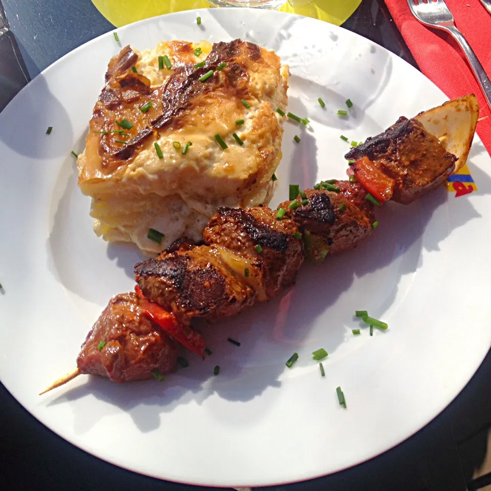 brochette de boeuf - gratin dauphinois|jm gobetさん