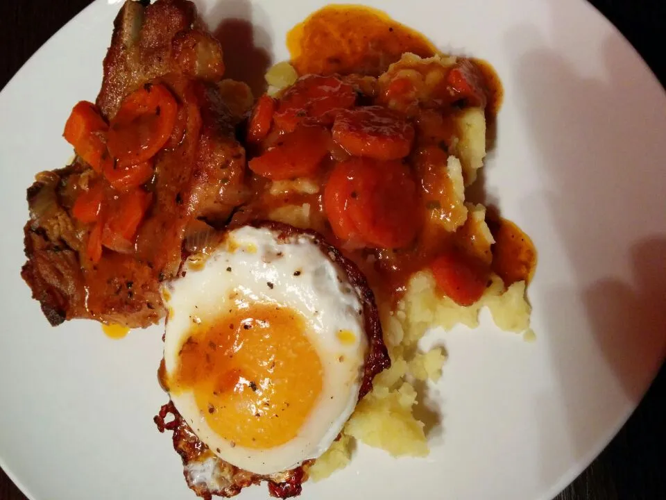 pork chop, fried egg, potato pureé|LucieFoodさん