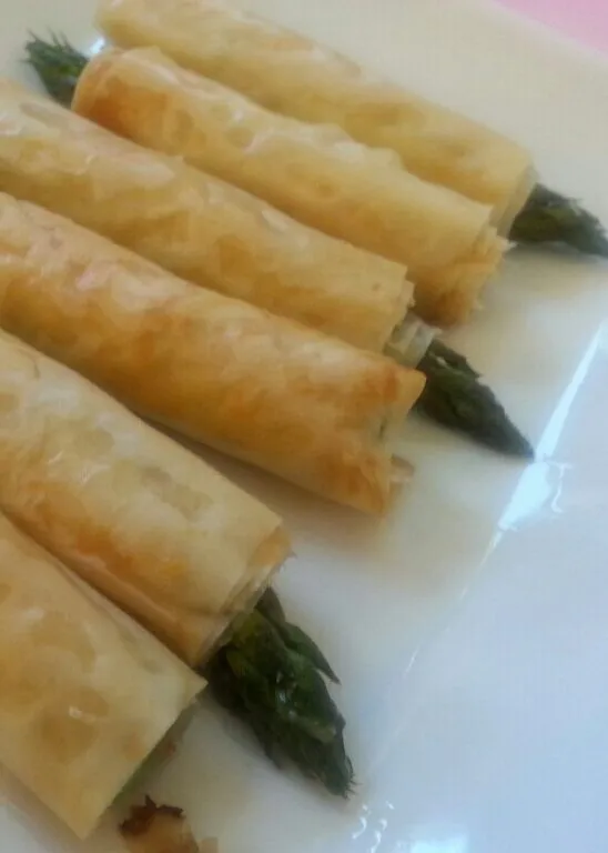 asparagus-asiago wrapped in filo|Chef On Qさん