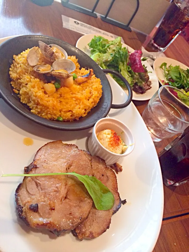 Snapdishの料理写真:Spain dish#paella#veg.salad#roast pork🍴|MJ🇵🇭🇯🇵さん