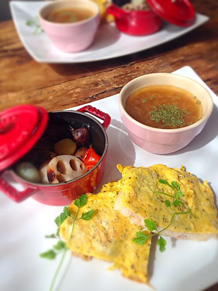 今日のランチ「柔らかポークピカタ、オニオンスープ、焼き野菜(人参しりしりも)」|Shiduku Egawaさん