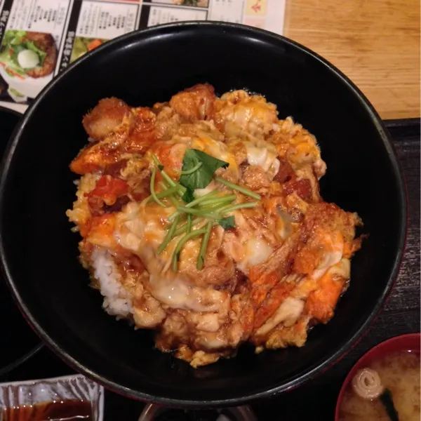 Snapdishの料理写真:チキンカツ丼、ちょい焦げ目でうーん|あややさん