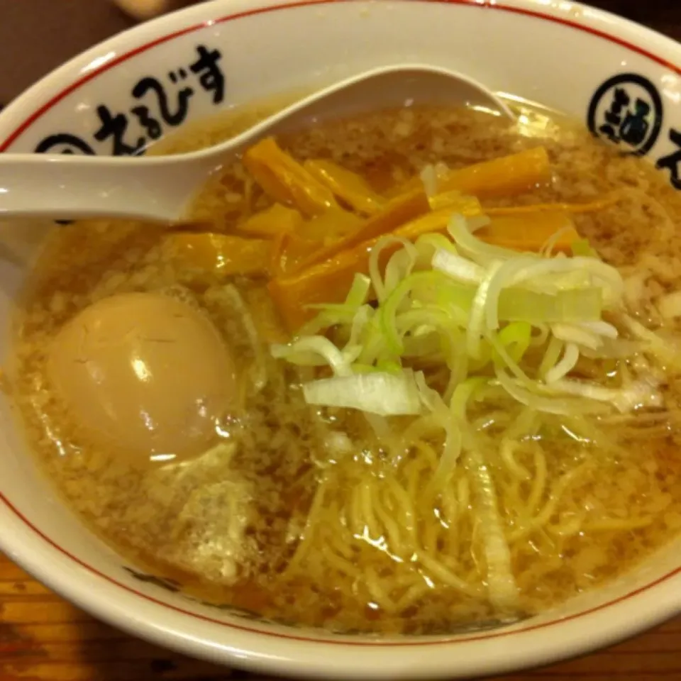 久しぶりにラーメン屋。あっさり醤油味でした。|あややさん