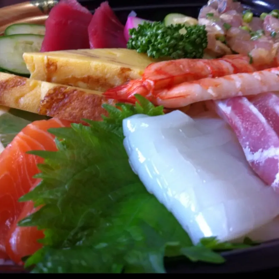 お気に入りの出前、海鮮丼。うんまぁーいっす|あややさん