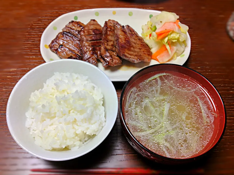 牛タン定食～！|伊藤 恵里さん