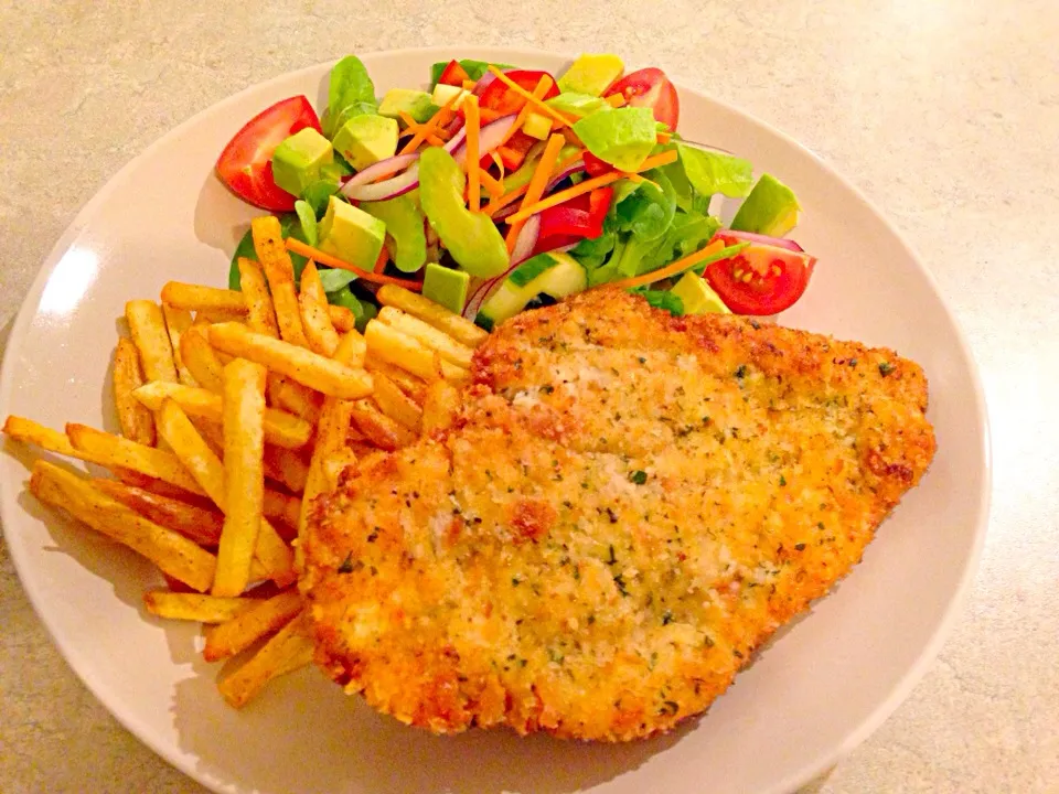 Chicken schnitzel, hand cut chips and salad|Chrisy Hillさん